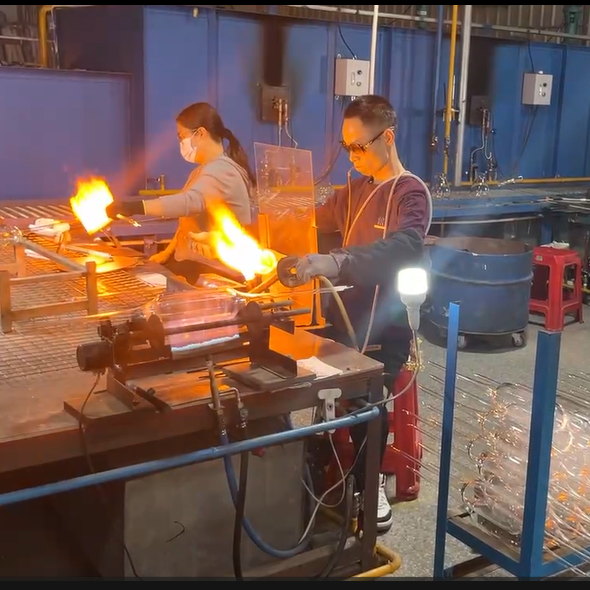 Ang Sining ng Blown Glass Lighting: Gaano Malakas ang Mga Pag -iilaw ng Mga Katangian na Mga Katangian sa Panloob na Mga Solusyon