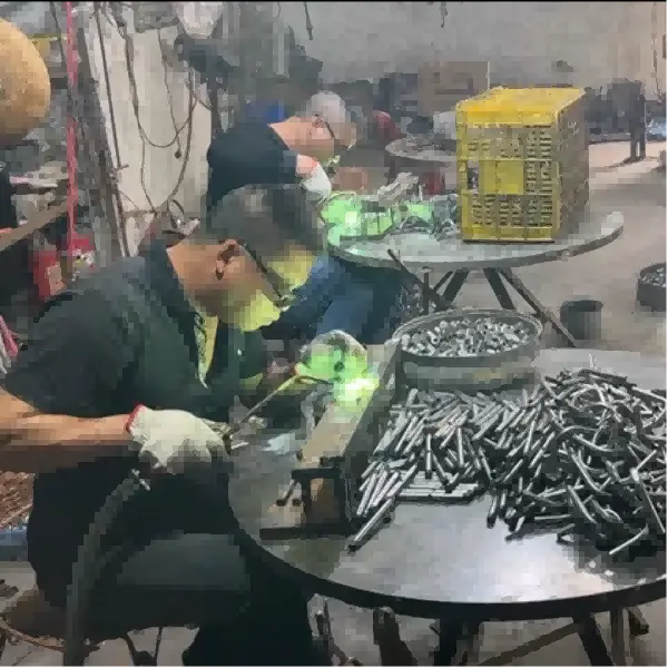 Katumpakan sa bawat curve: Gaano Malakas ang Mga Pag -iilaw ng Pag -iilaw Mga Matibay na Metal Tubes Para sa Mga Global Lighting Customer